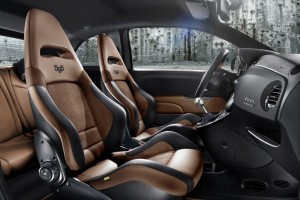 Abarth 595 Interieur Innenausstattung Sportsitze Schalensitze Leder braun schwarz